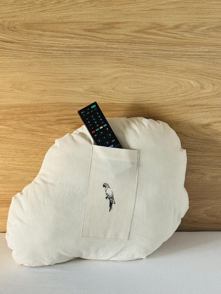 polštář s kapsou Papoušek