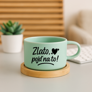 Hrneček makronka s přírodním dřevěným podšálkem