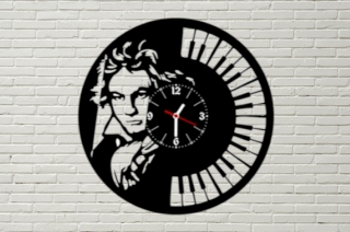 hodiny vynil Muž s klaviaturou